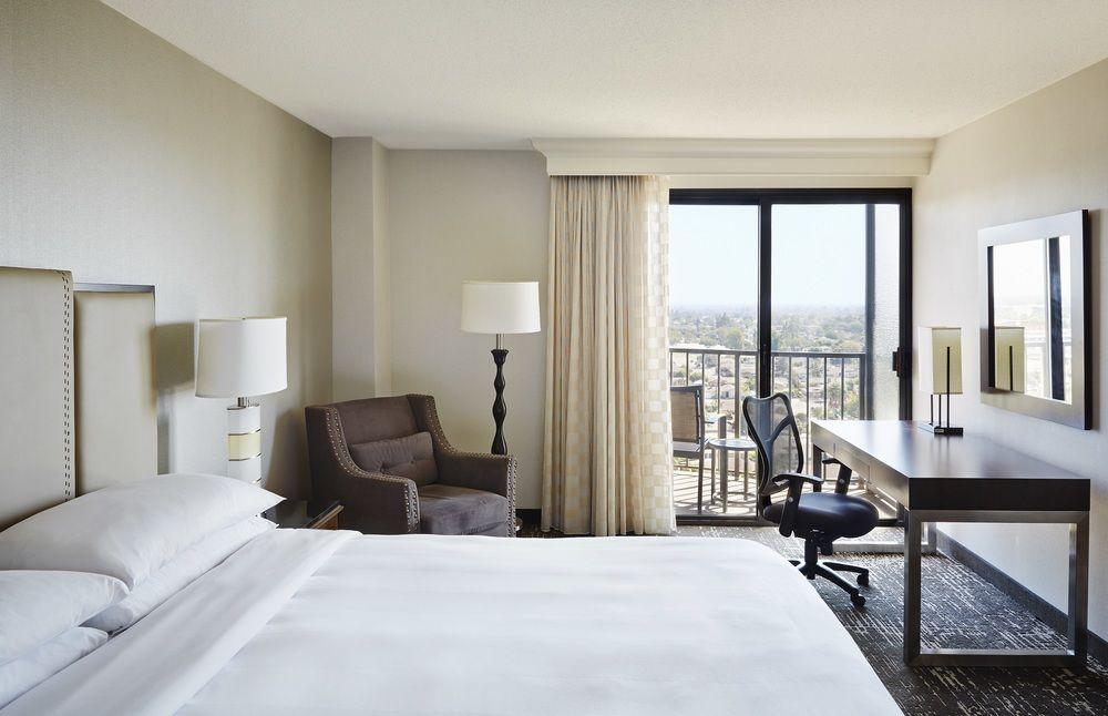 Готель Anaheim Marriott Екстер'єр фото